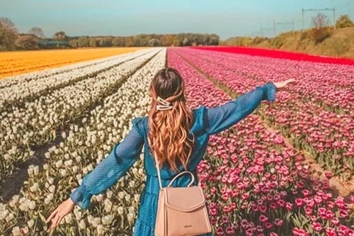 7 điểm du lịch nổi tiếng bị khách hủy hoại