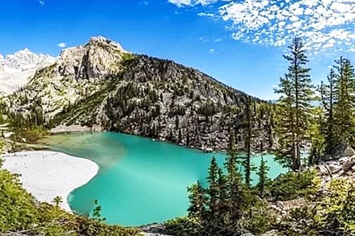 7 điểm du lịch nổi tiếng bị khách hủy hoại