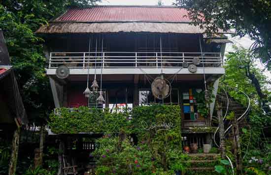 Quán cà phê theo phong cách nhà mồ ở Kon Tum
