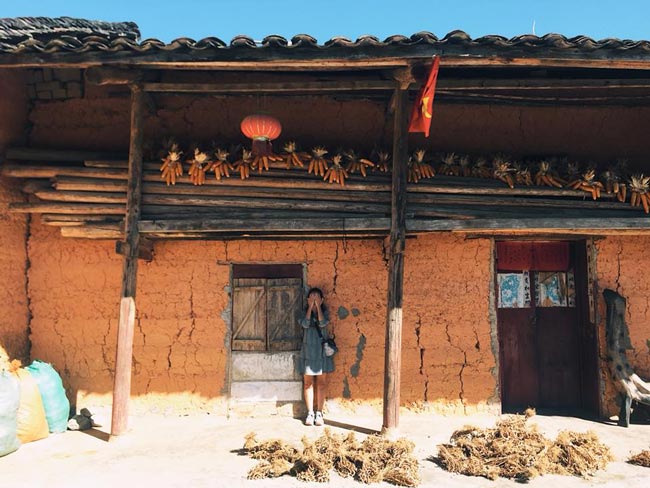 Ngẩn ngơ trước ngôi làng giữa lòng Hà Giang, tưởng chừng chỉ có trong thế giới cổ tích
