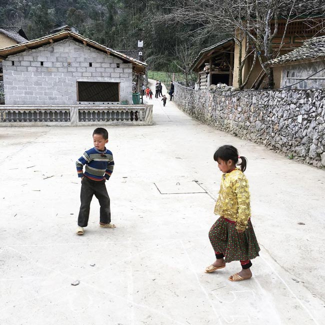 Ngẩn ngơ trước ngôi làng giữa lòng Hà Giang, tưởng chừng chỉ có trong thế giới cổ tích