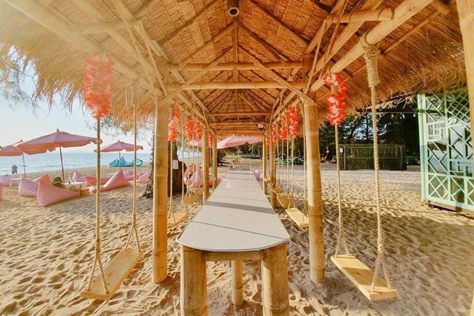 Quán bar màu hồng sát bờ biển Pattaya làm say lòng phái nữ