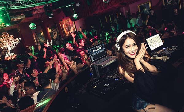 Gợi ý 3 sàn nhảy dành cho người thích đi chơi đêm ở Singapore