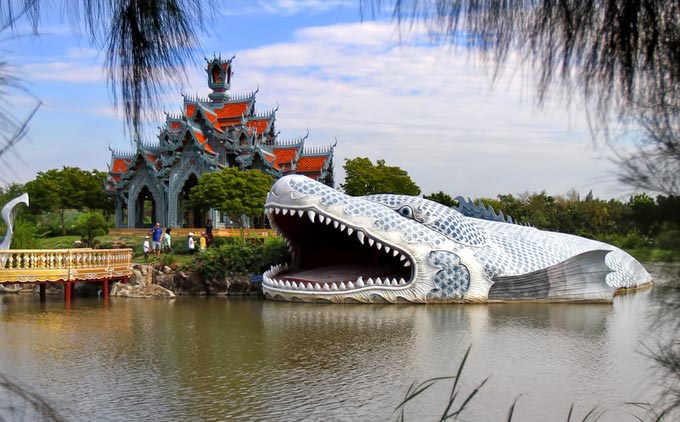 Đền cá khổng lồ gần Bangkok - nơi chụp ảnh hoàng hôn ấn tượng