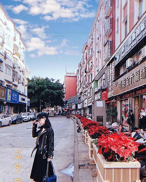 Hà Khẩu 'chiếm sóng' du lịch hè, thế chỗ Phượng Hoàng cổ trấn