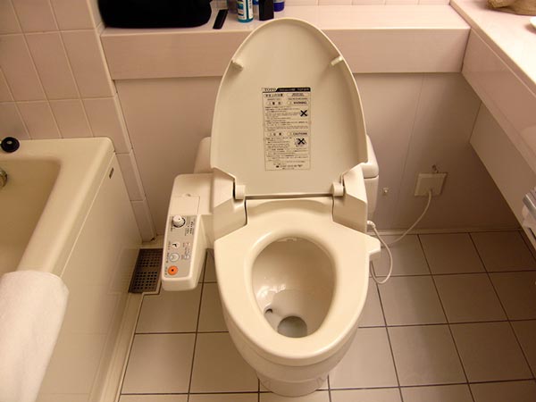 Toilet công nghệ khiến du khách 'ngồi mãi không muốn ra' ở Nhật