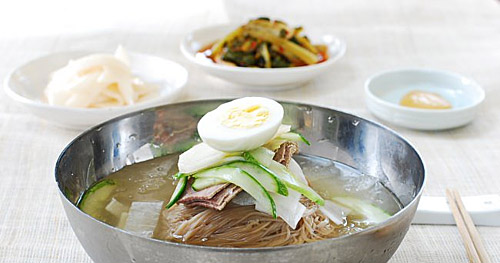 Top 5 món ăn giải nhiệt mùa hè ở Hàn Quốc cùng hội du lịch