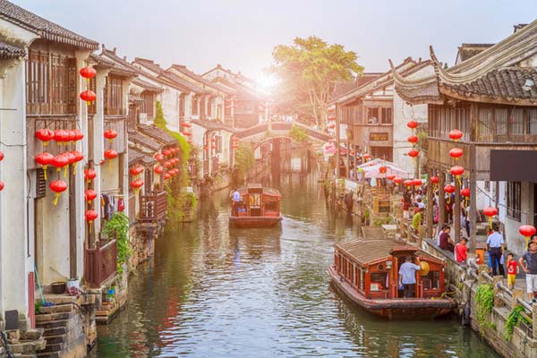 8 con phố đẹp và lãng mạn nhất trên thế giới