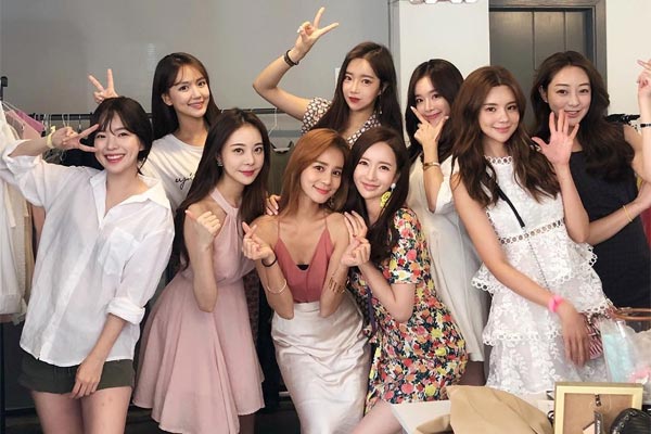 Sự thật thú vị: Tụ tập với bạn bè 2 lần/tuần khiến phụ nữ trẻ đẹp, hạnh phúc hơn