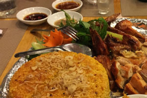 Mâm gà nướng lu xôi cháy ở Bình Định