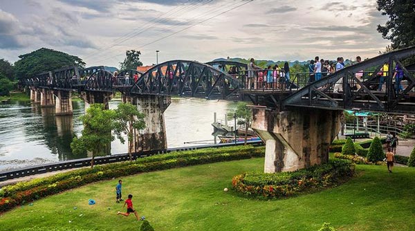 Ngôi làng thơ mộng bên sông gần Bangkok, Thái Lan