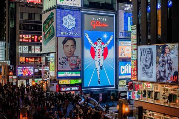 Tấm biển quảng cáo tồn tại hơn 80 năm ở Osaka