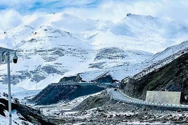 Sông Băng Karola Tây Tạng – Kỳ Quan Băng Tuyết Ở Độ Cao 5.045m