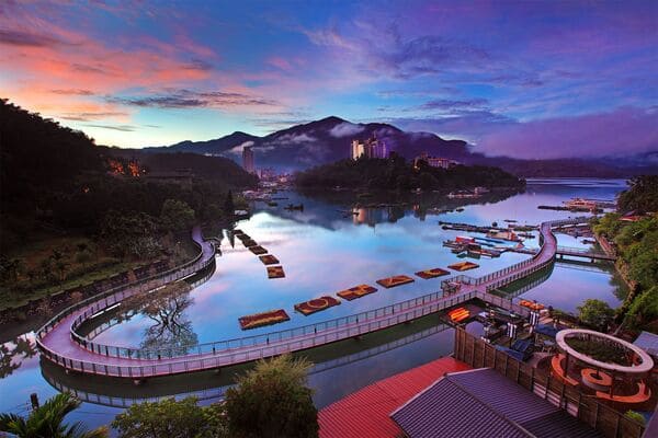 Tour Đài Loan 5N4Đ – Đài Trung, Cao Hùng, Đài Bắc | Tặng Suối Khoáng Nóng, Du Thuyền Nhật Nguyệt
